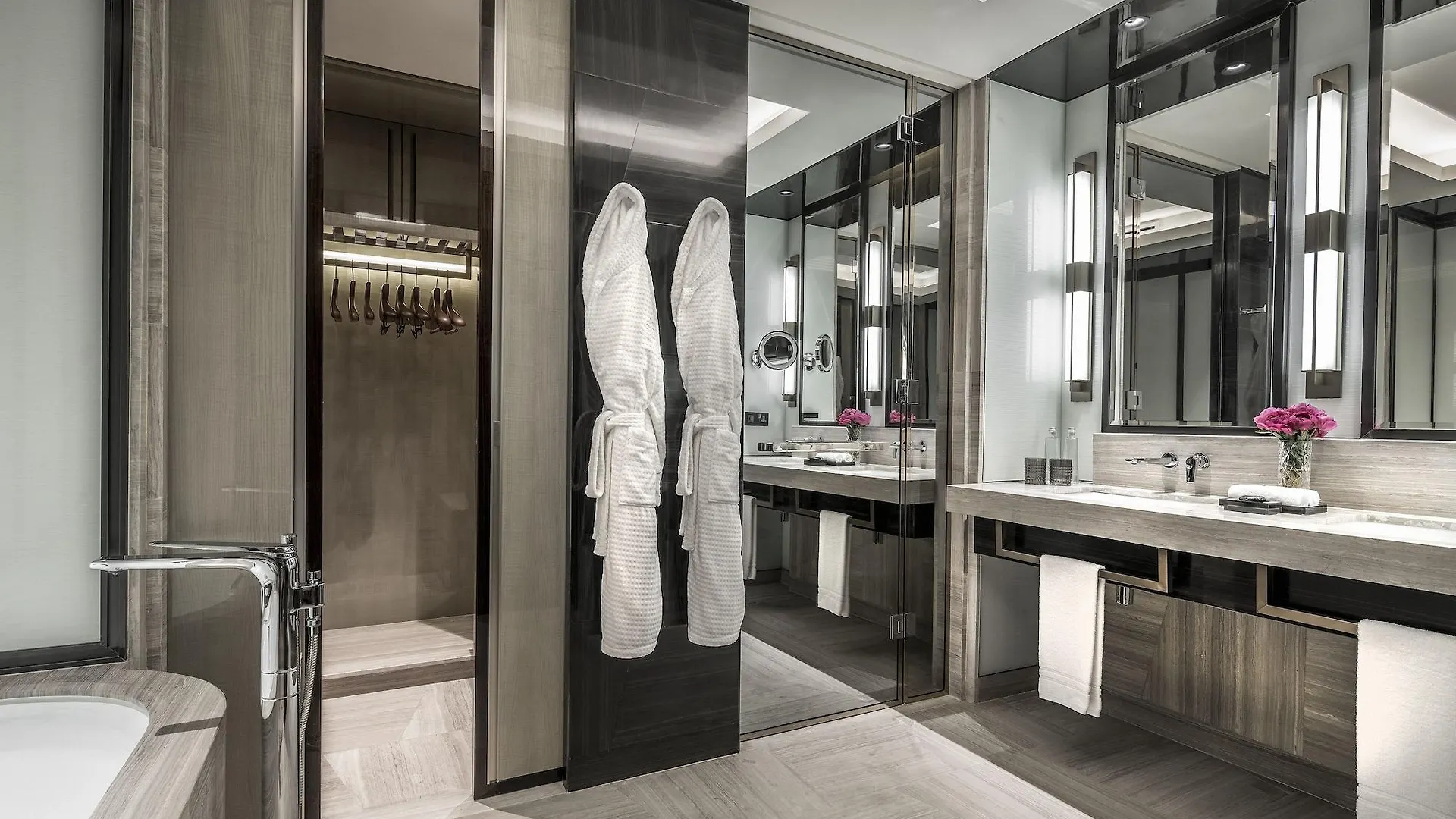 Four Seasons Hotel Kuala Lumpur 5*,